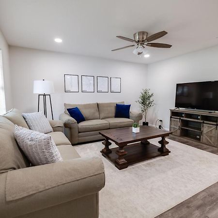 Trailside Townhouse - Close To Downtown & Bike Trails Bentonville Bagian luar foto