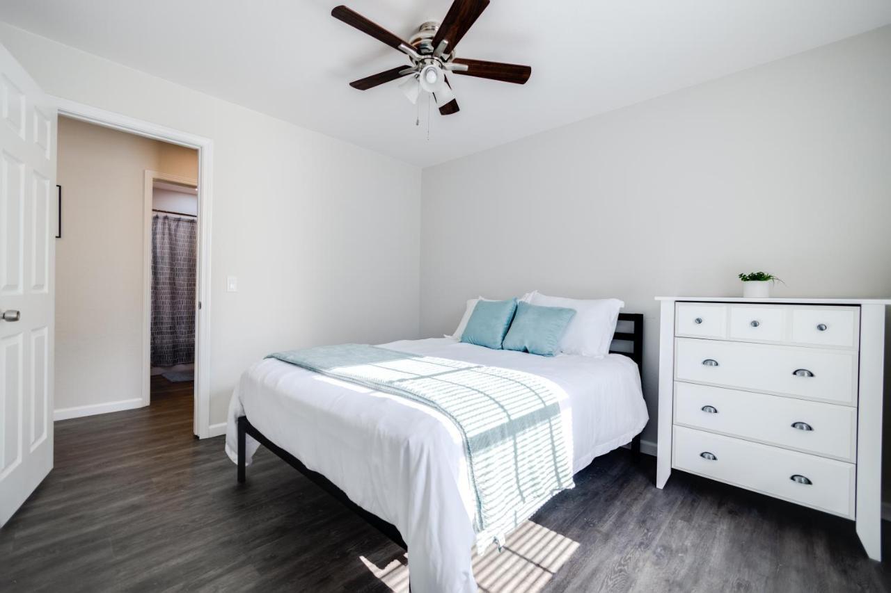 Trailside Townhouse - Close To Downtown & Bike Trails Bentonville Bagian luar foto