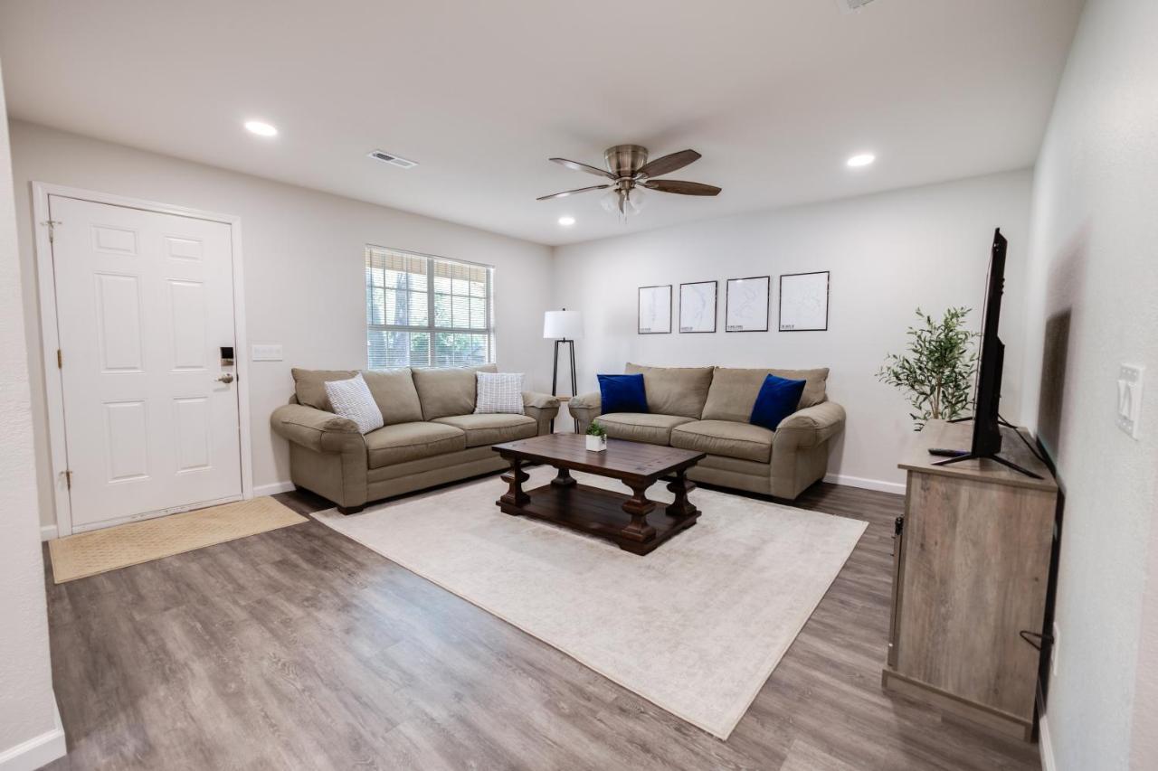 Trailside Townhouse - Close To Downtown & Bike Trails Bentonville Bagian luar foto