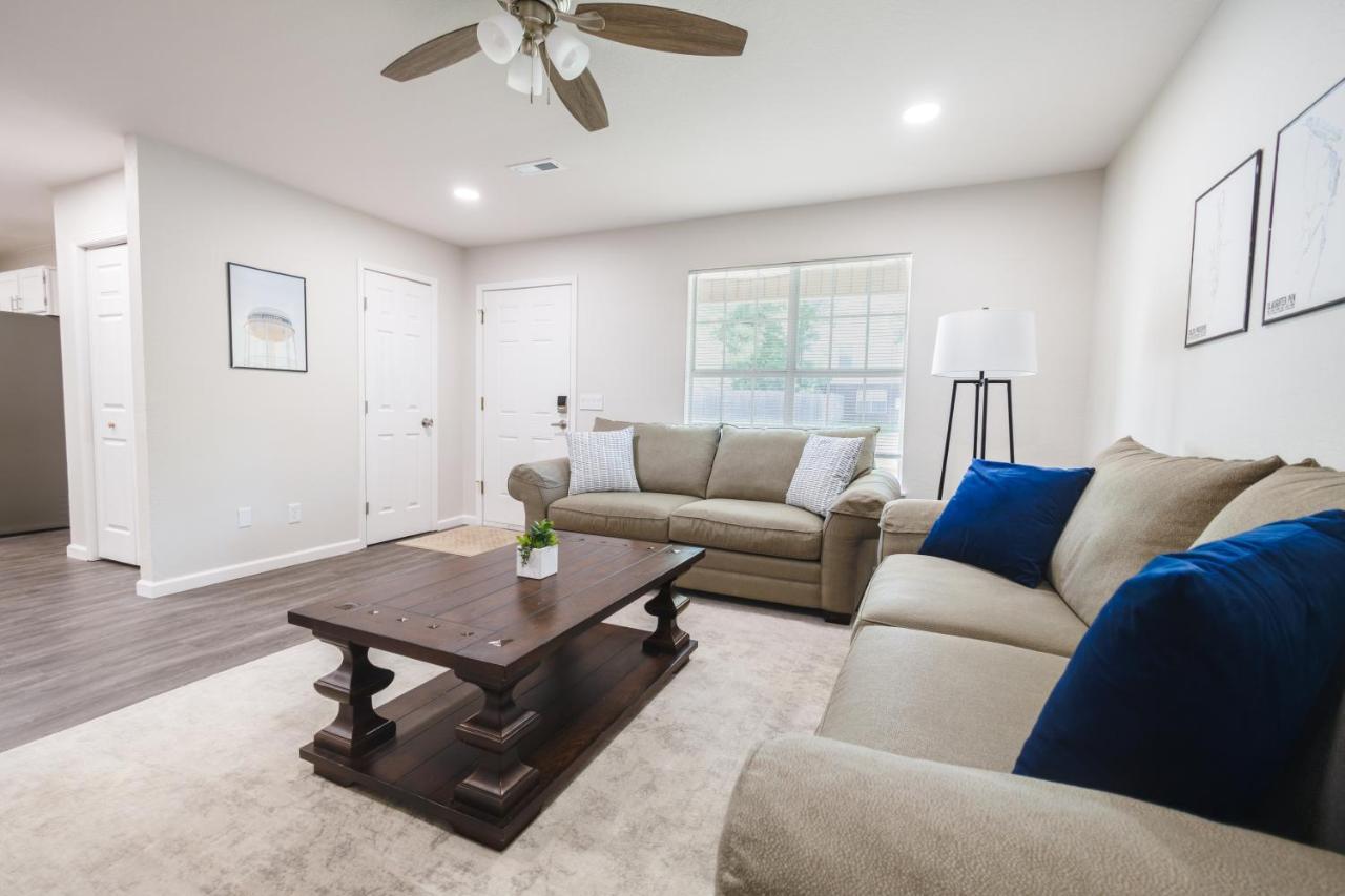Trailside Townhouse - Close To Downtown & Bike Trails Bentonville Bagian luar foto