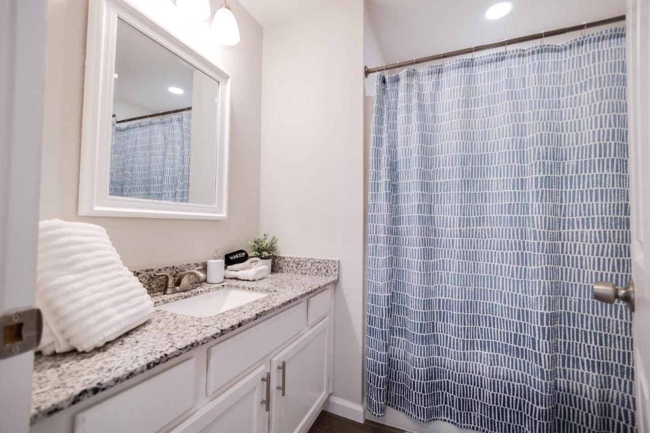 Trailside Townhouse - Close To Downtown & Bike Trails Bentonville Bagian luar foto